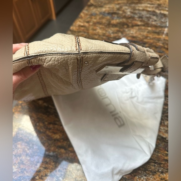 Cromia cream pebble leather Italian hobo excellent cond. - Picture 11 of 15